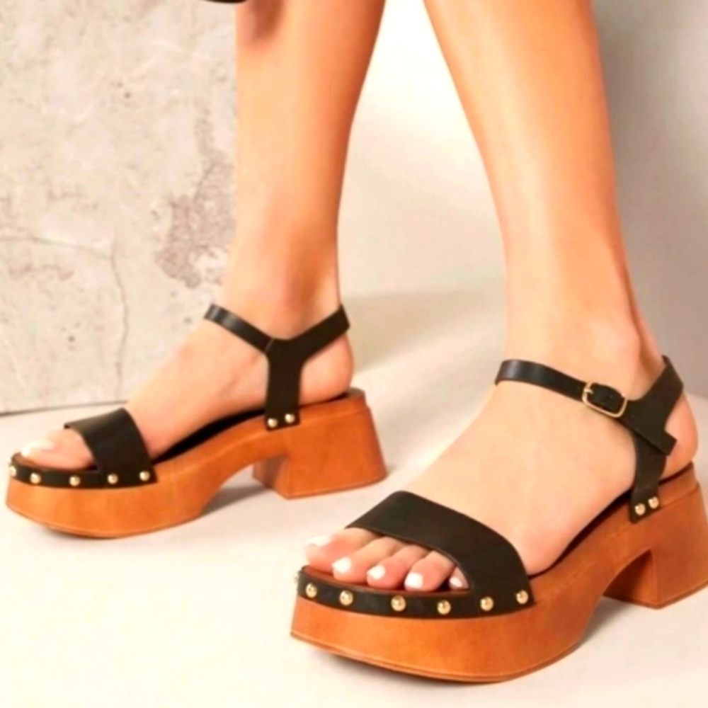 Ladies Platform heel studded sandals sz 8